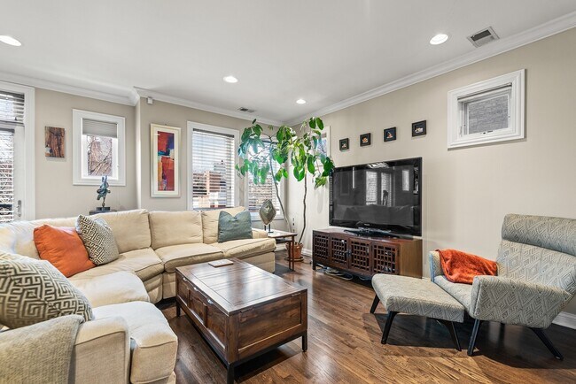 Foto del edificio - 3635 N Wilton Ave