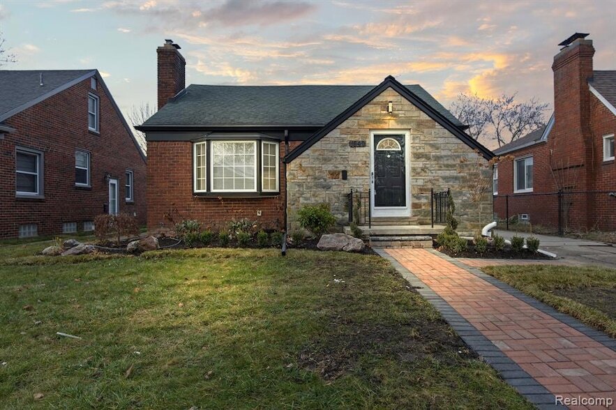 Foto principal - 1849 N York St