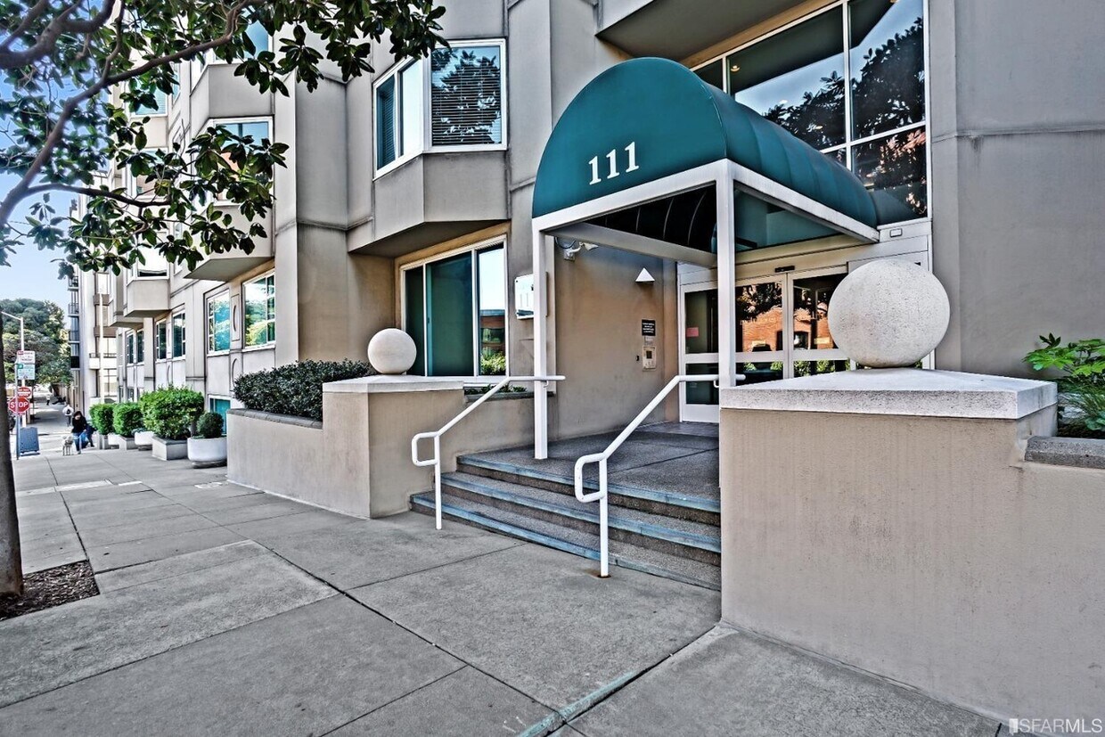 Primary Photo - 111 Chestnut St