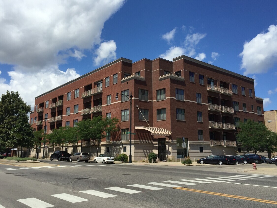 Primary Photo - 3300 W Irving Park Rd