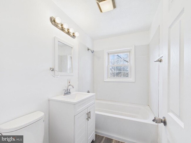 Building Photo - 629 Virginia Ave