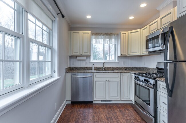 Foto del edificio - 346 Southbury Rd