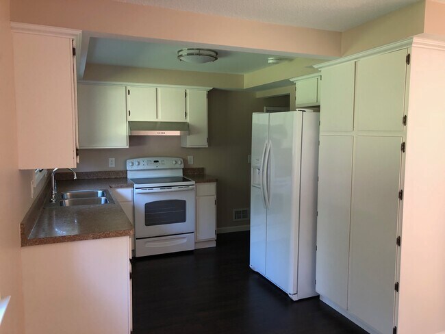 Foto del edificio - 1428 Long Pond Rd