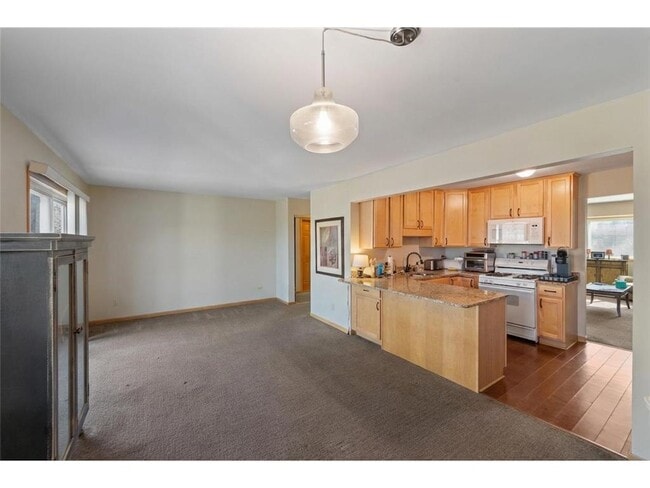 Building Photo - 304 Pondridge Cir