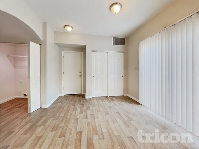 Foto del edificio - 9665 Meadowstar Dr