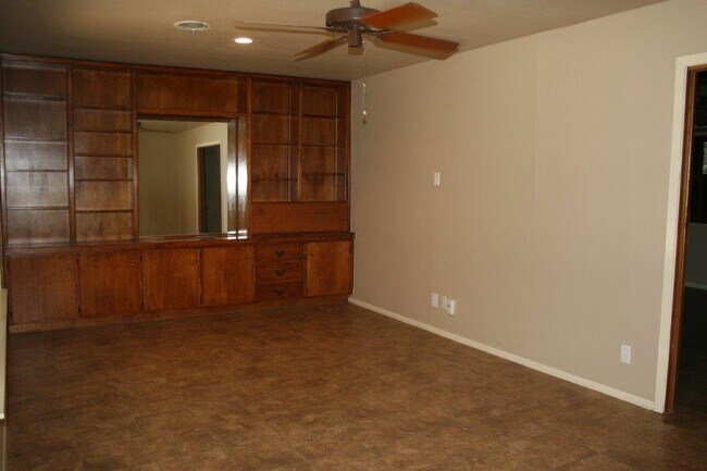 Building Photo - For Rent Near Castle Hills! 3 Bedroom/2 Ba...