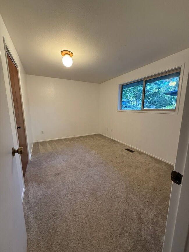 Building Photo - Pet Friendly Home with Pool Access!