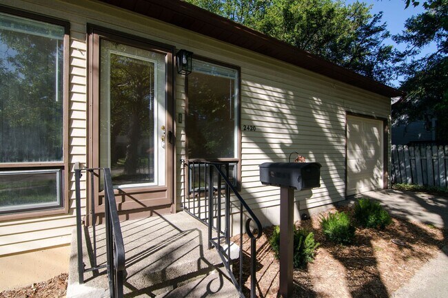 Foto del edificio - 2420 N Circle Dr