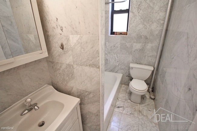 Building Photo - 450 Saint Johns Pl