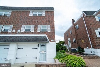 Building Photo - 129 Ridgefield Rd