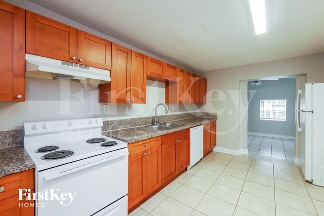 Foto del edificio - 5740 Douglas St
