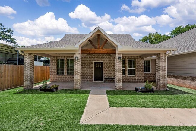 Building Photo - 24738 Roscommon Ln