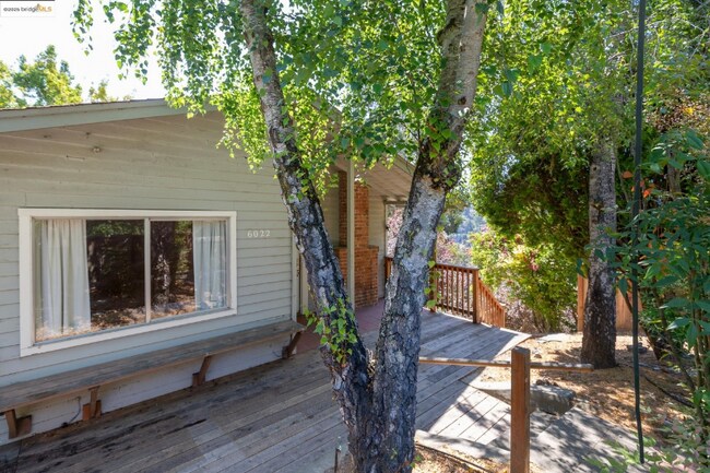 Foto del edificio - 6022 Merriewood Dr