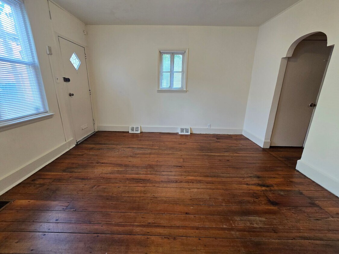Primary Photo - Large 2 bed 2 bath townhouse with huge pri...