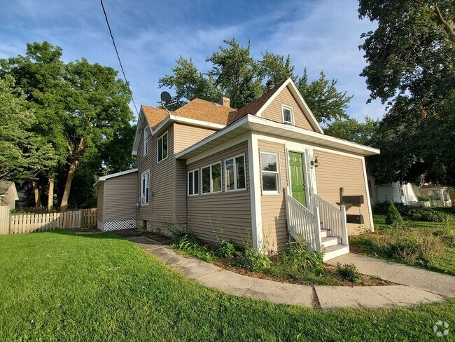 Building Photo - 624 S 1st St