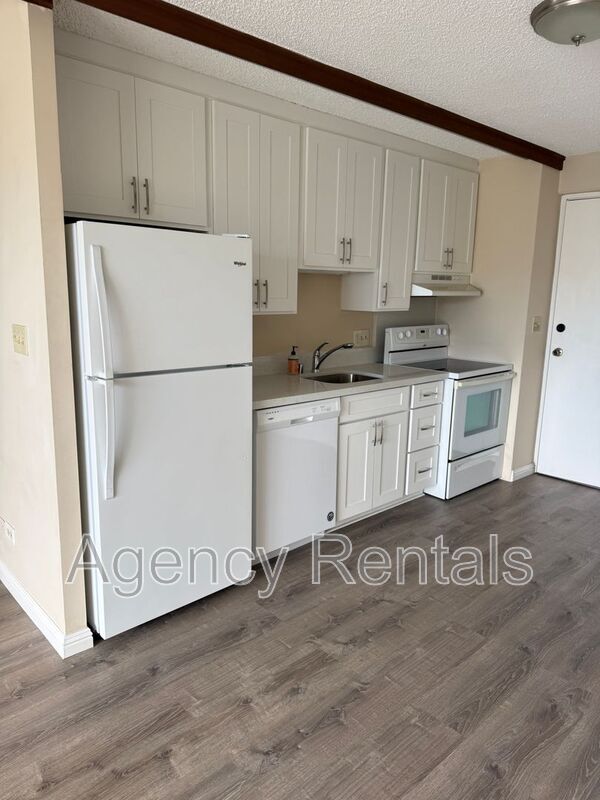 Building Photo - 1655 Makaloa St