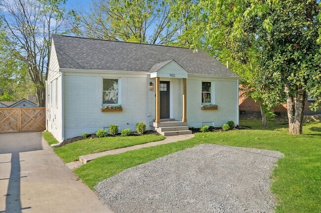 Photo - 902 Broadmoor Dr House