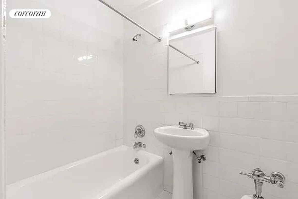 Foto del edificio - 307 E 44th St