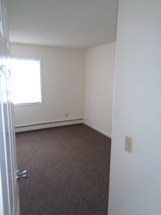 Building Photo - 808 E Evergreen Ave