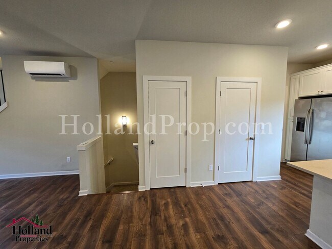 Building Photo - COMING SOON! Bright & Airy 2-Bed, 2.5-Bath Home with Balcony & Great Neighborhood Views in Hillsb...