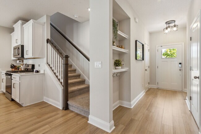 Foto del edificio - 579 Meadow Creek Dr