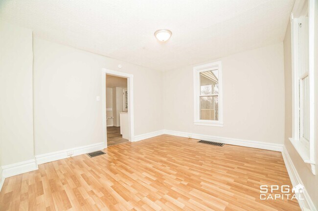 Foto del edificio - 327 Fairview Ave
