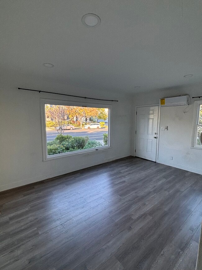 Living Room - 300 E Glenarm St