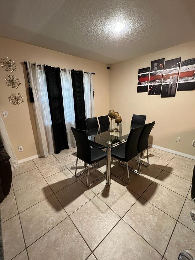 Photo - 529 Cresting Oak Cir Townhome