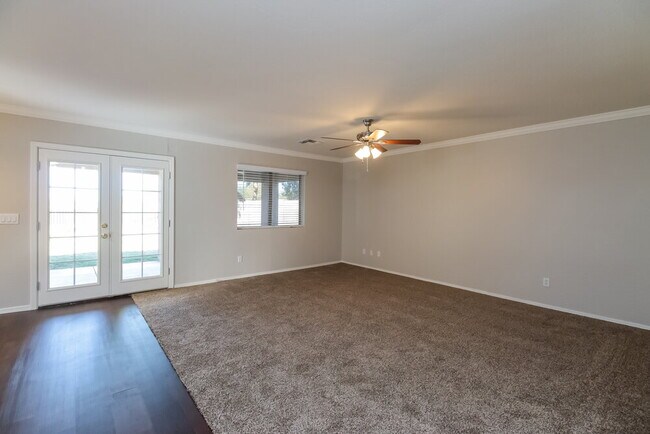 Foto del edificio - 452 S Sabrina