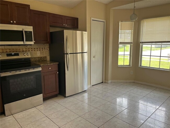 Building Photo - 2131 Rj Cir