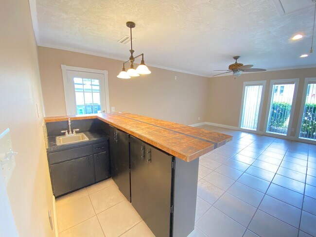 Foto del edificio - $500 OFF of second month of rent!! Desired...
