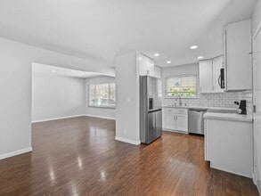Building Photo - 2869 Fairfax Ct