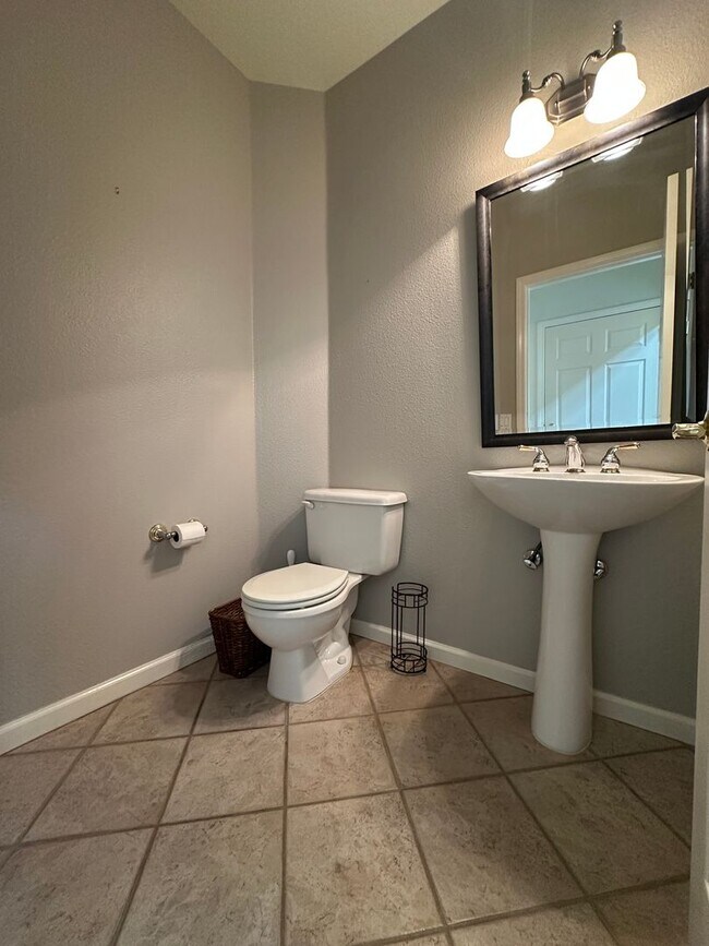 Building Photo - Beautiful Single-Story Home in Gated Brent...