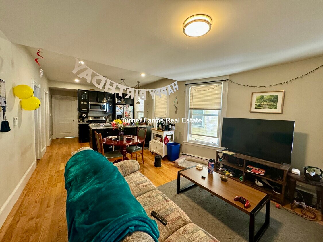 Primary Photo - 127 Princeton St