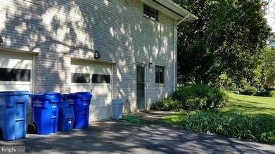 Building Photo - 5909 Lenox Rd