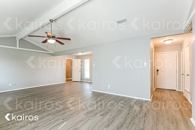 Building Photo - 168 Creekview Drive E.