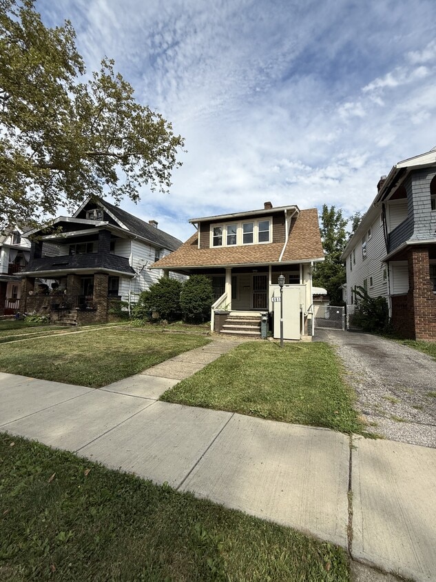Primary Photo - 461 E 147th St