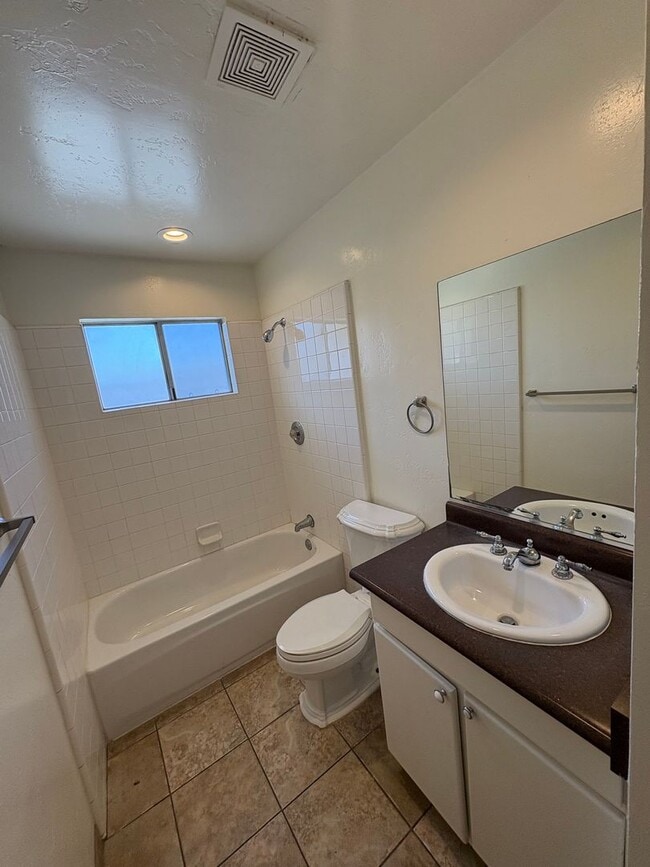 Building Photo - Newly remodeled home on Laurel