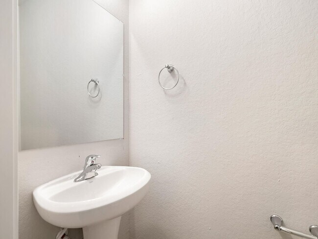 Foto del edificio - New Unit Available for Rent! Move In Specials!