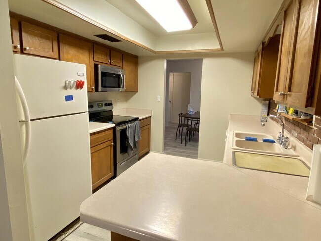 Foto del edificio - 635 E Manhatton Dr