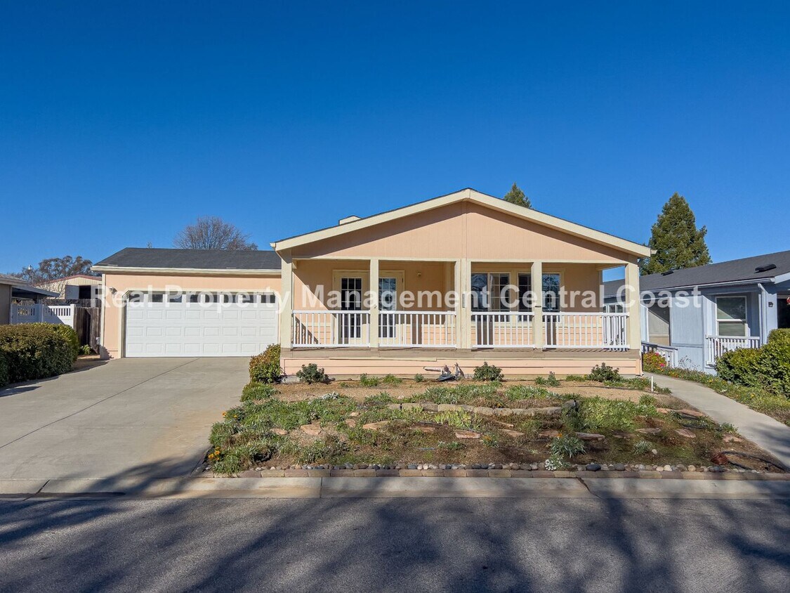 Primary Photo - AVAILABLE NOW - Nice Home in 55+ Community...