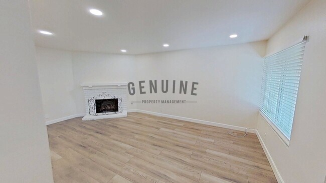 Foto del edificio - 3 Bedroom Beautifully Upgraded Home in Ana...