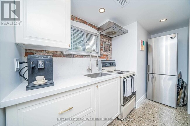 Building Photo - 55 Symons St