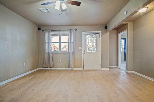 Building Photo - 704 NW 95th St