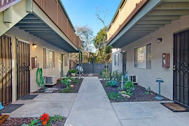 Building Photo - Studio in Golden Avenue community - comes with AC, parking, laundry onsite!