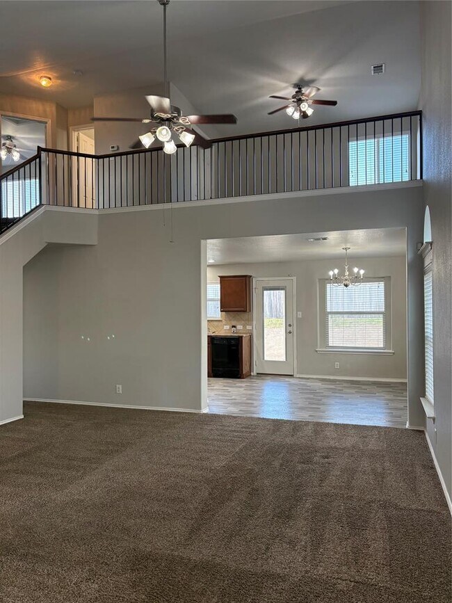 Building Photo - 303 Grutsch Dr