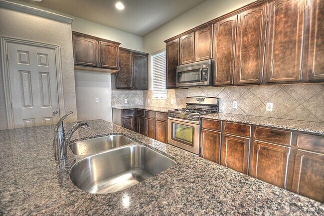 Foto del edificio - 1513 Cedarbird Dr
