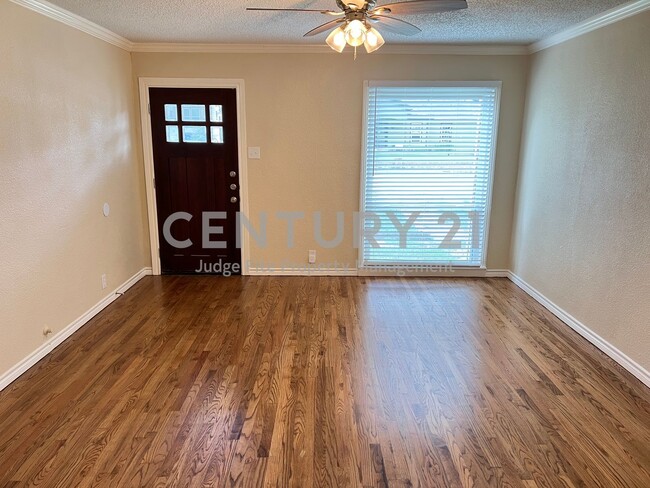 Foto del edificio - Spacious 2/1/1 in Oak Cliff For Rent!