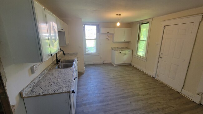 Foto del edificio - 1107 N Hickory St