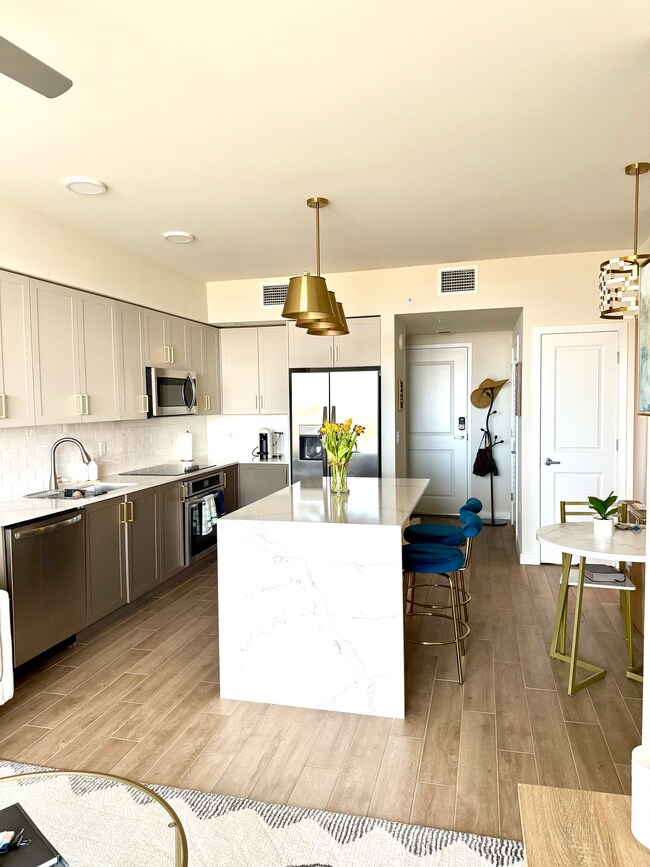 Foto del edificio - 631 E Woolbright Rd